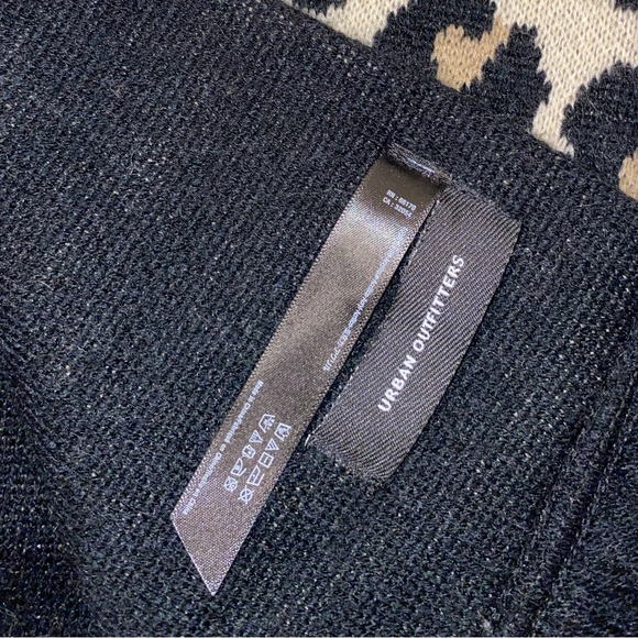 Urban Outfitters Scarf Cheetah 🐆 print - Picture 5 of 5